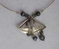 6_Silver-and-black-pearl-necklace-4